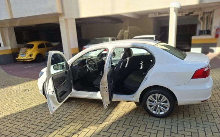 Voyage 2022 carro à venda, seminovo, econômico e ideal para motoristas de aplicativo